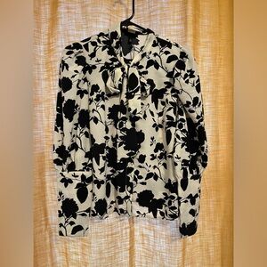 Who What Wear | Cream and Black Silhouette Rose Blouse | M